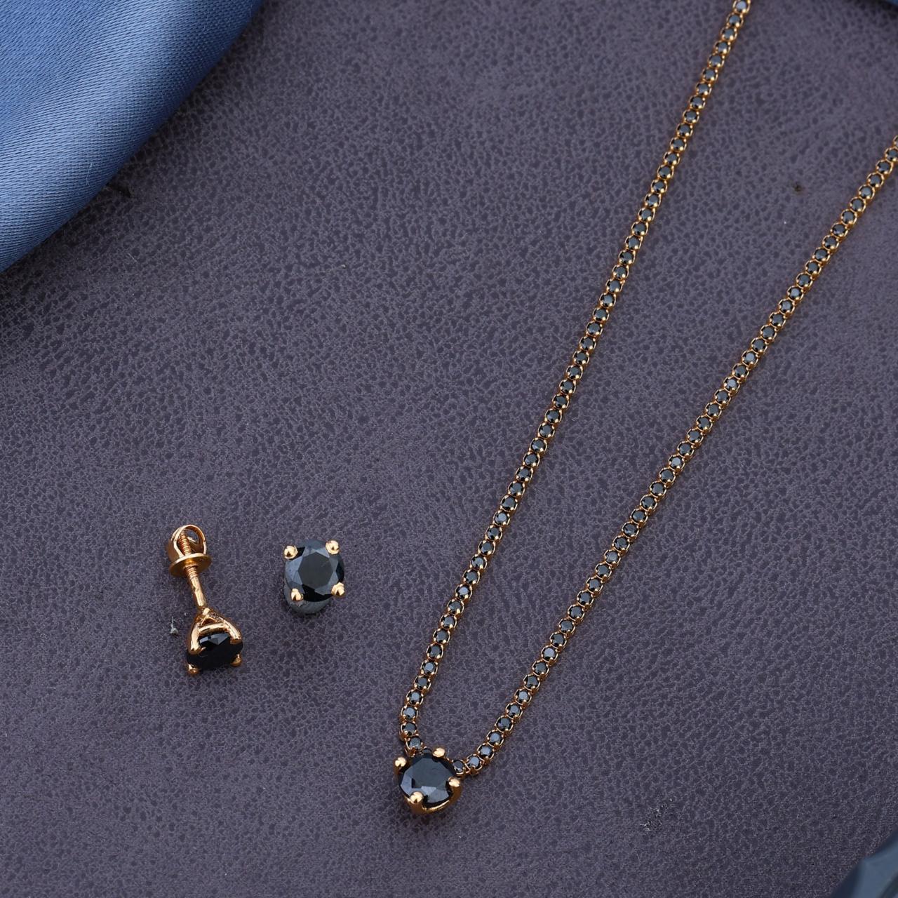 Black Stone Solitaire Chain Pendant Set