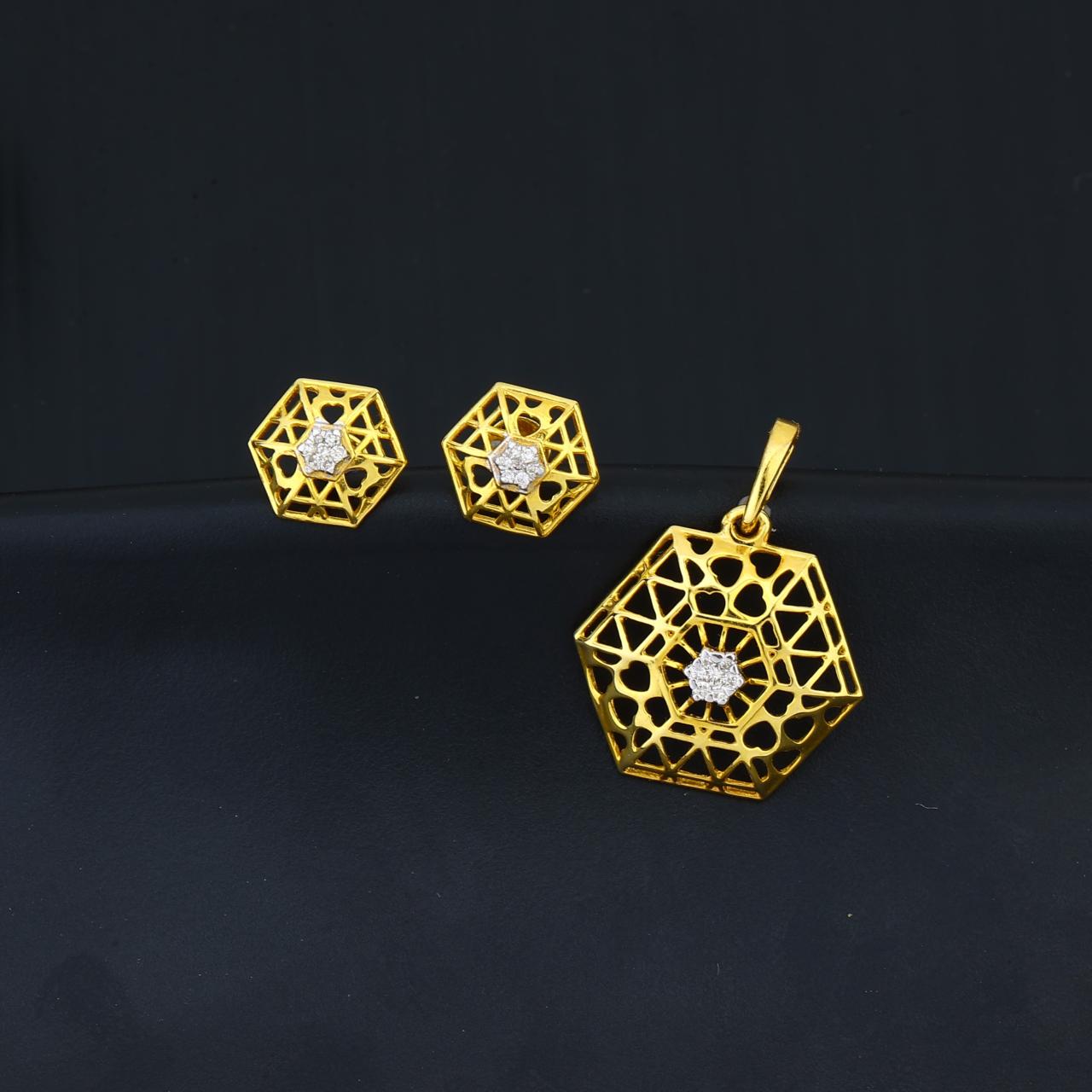 Pearlium Real Diamond Pendant Set