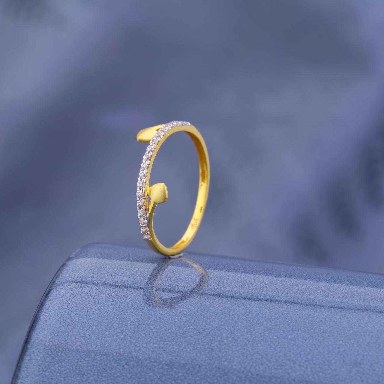 Lustra Band Gold Ring