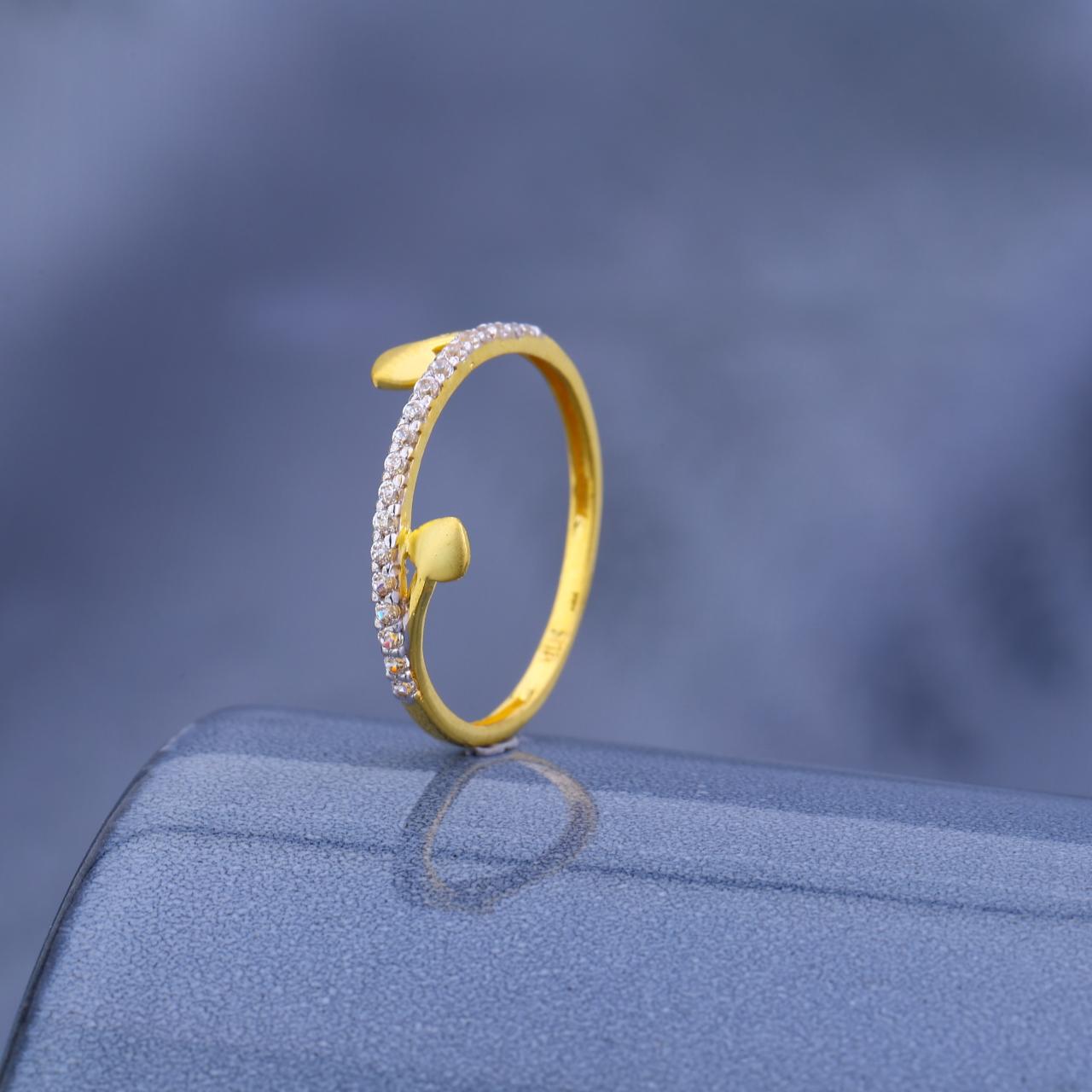 Lustra Band Gold Ring
