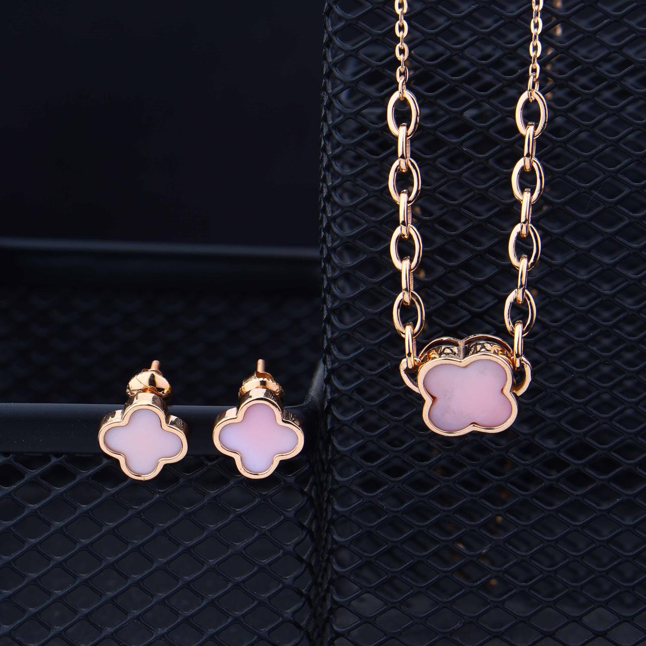Vancleef Pink Mop Pendant Set
