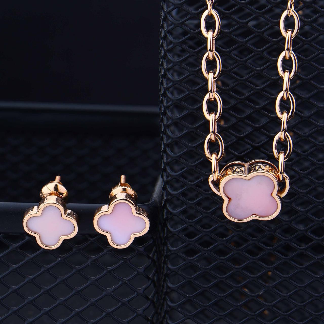 Vancleef Pink Mop Pendant Set